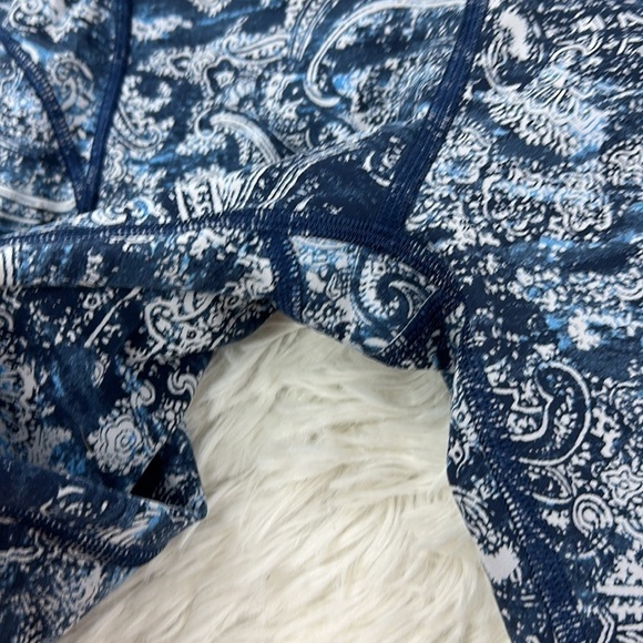 Lululemon In Movement 7/8 Tight *Everlux 25" Paisley Glaze Multi - Picture 2 of 6